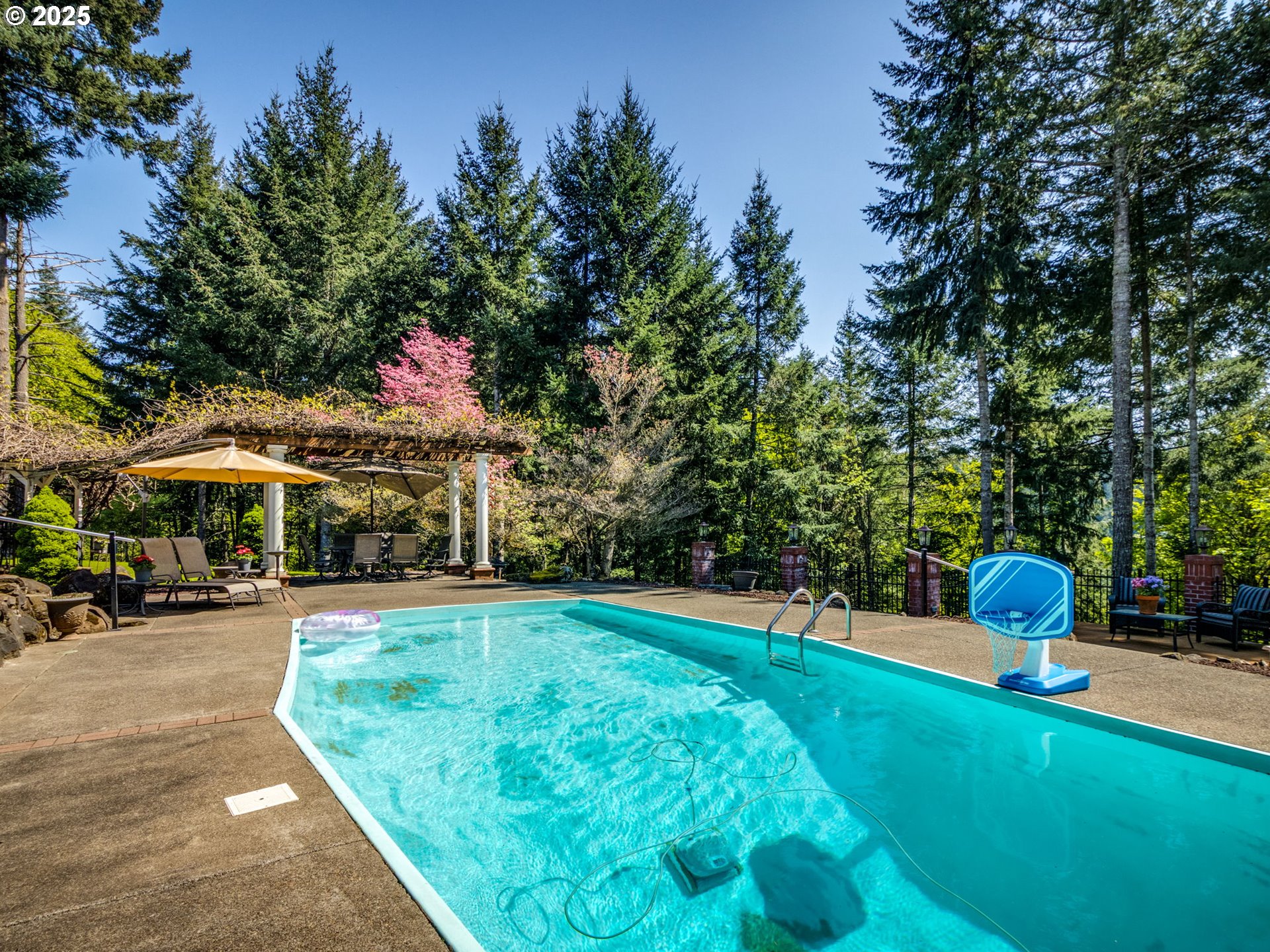 12720 South Carus Road Oregon City, OR 97045 - Photo 26 of 41 a view of a outdoor space