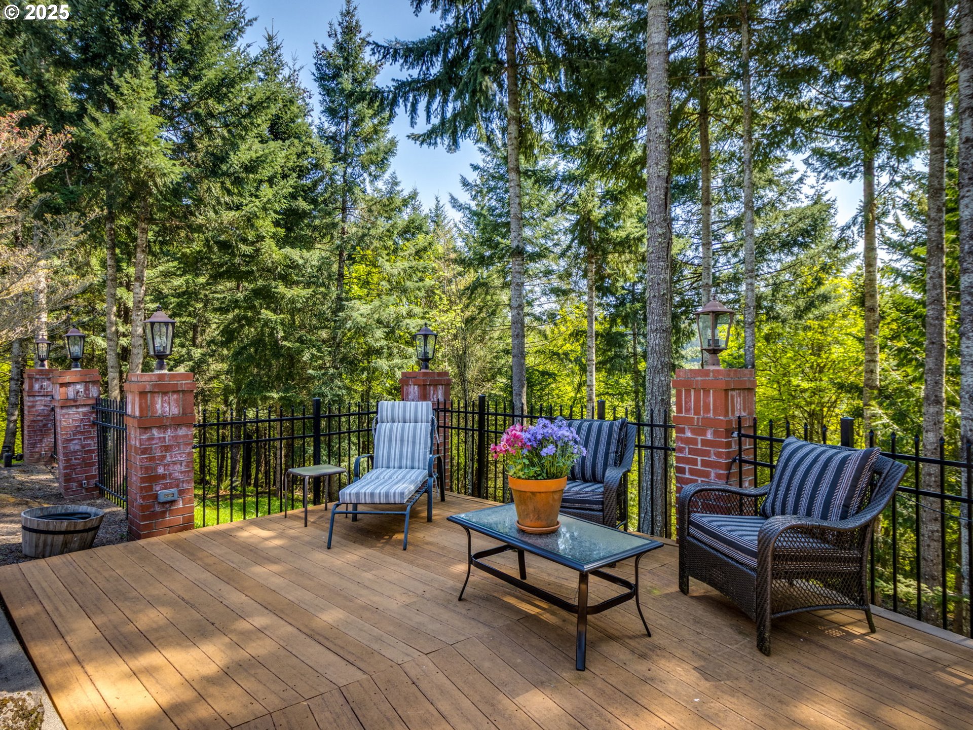 12720 South Carus Road Oregon City, OR 97045 - Photo 28 of 41 a sitting area with furniture and wooden fence