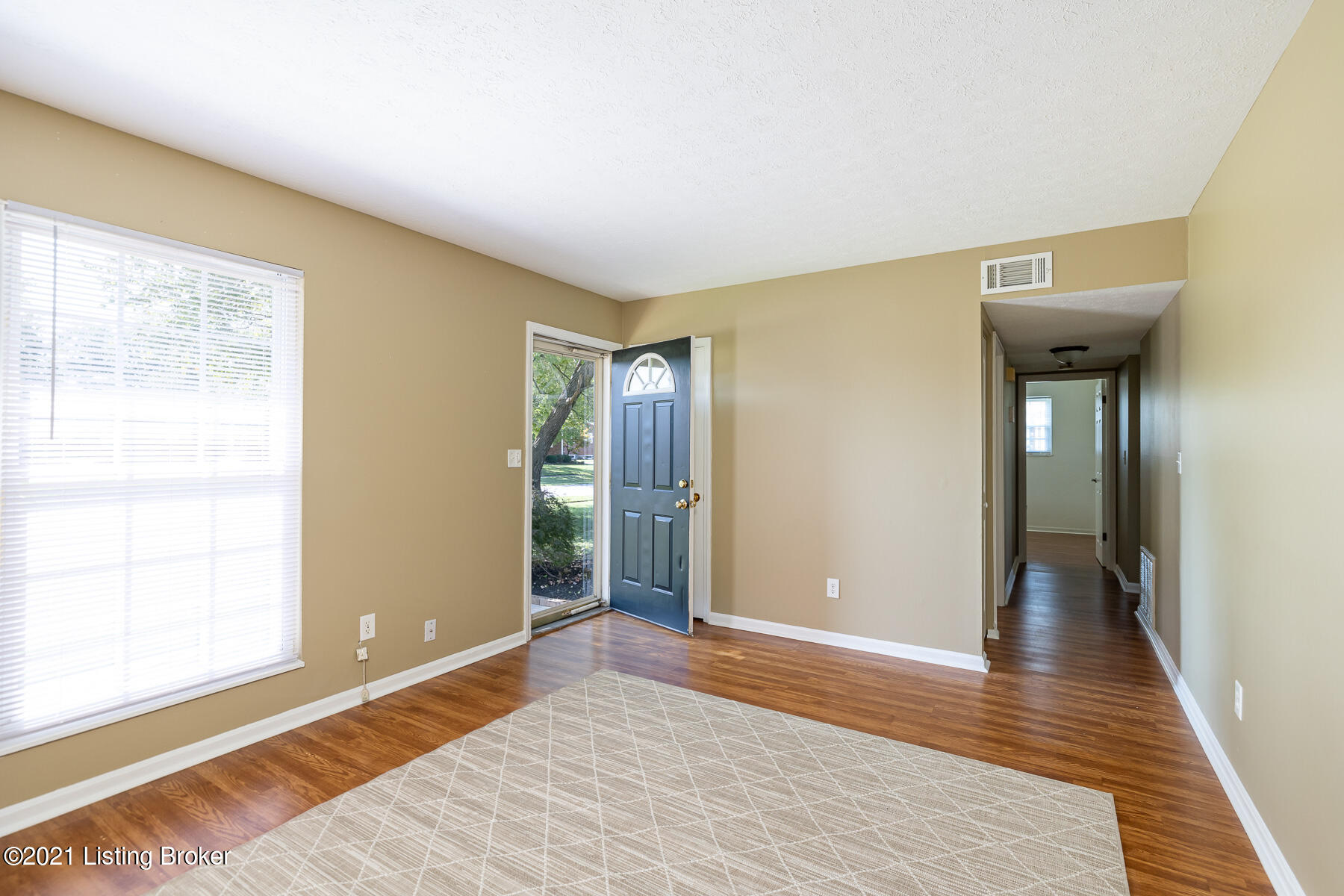 2701 Alps Road Louisville, KY 40216 - Photo 5 of 31 0052701 Alps Rd - INTERNET