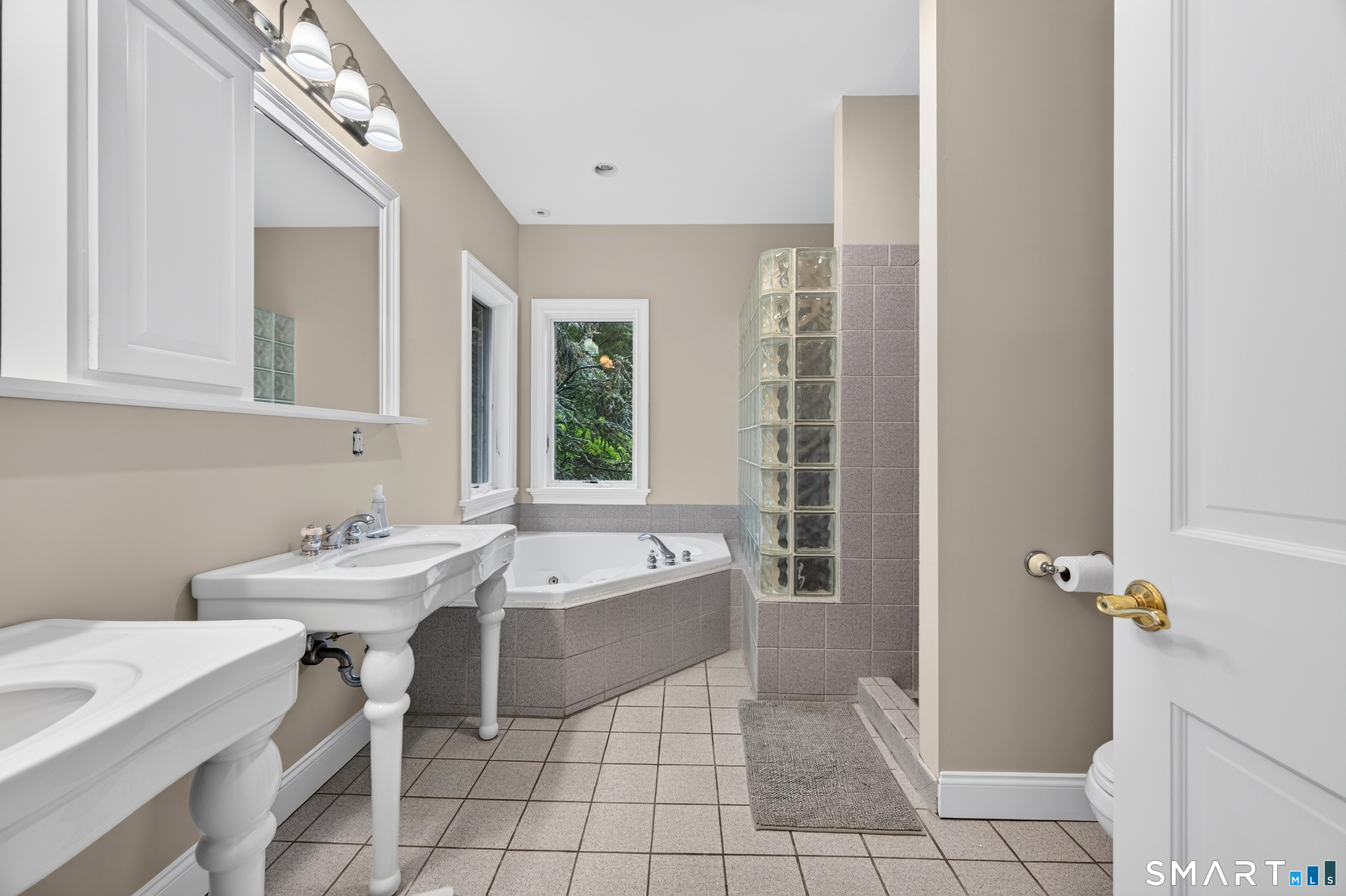 70 Pepperbox Road Waterford, CT 06385 - Photo 10 of 21 Gallery Image 10