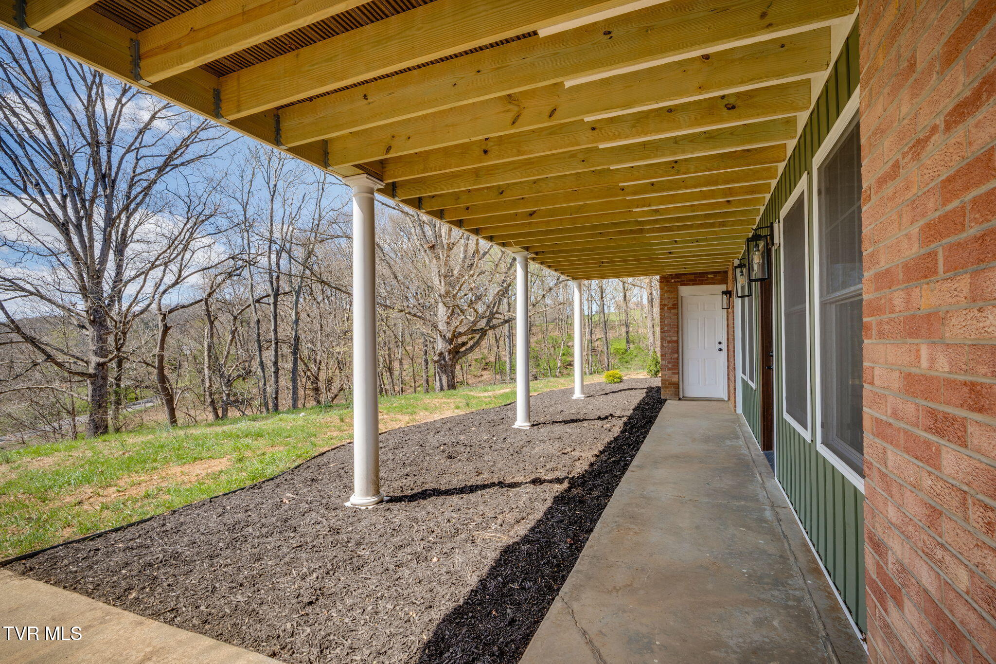 1405 Dover Road Morristown, TN 37813 - Photo 6 of 61 005