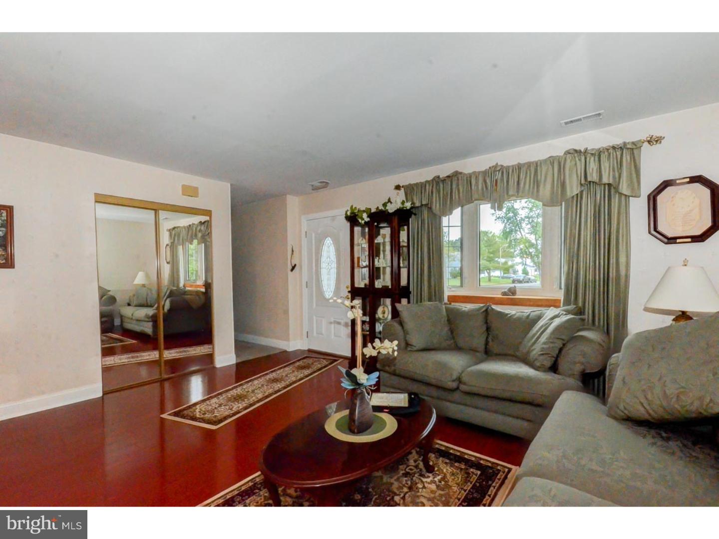 11 Hartford Road Sewell, NJ 08080 - Photo 4 of 18 Living Room