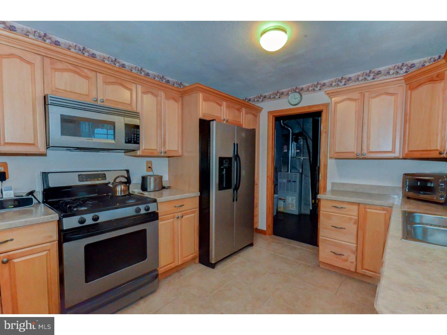 11 Hartford Road Sewell, NJ 08080 - Photo 5 of 18 Kitchen
