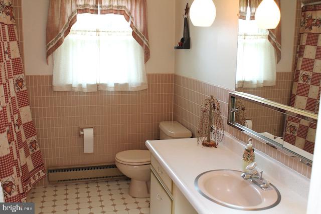 136 Keystone Road Quakertown, PA 18951 - Photo 12 of 18 Full Hall Bath