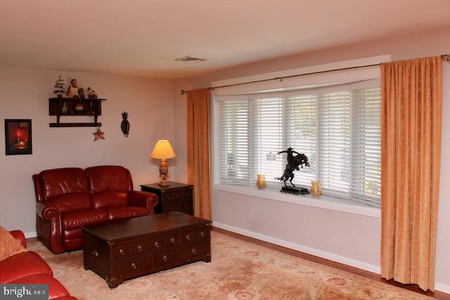 136 Keystone Road Quakertown, PA 18951 - Photo 6 of 18 Living Room