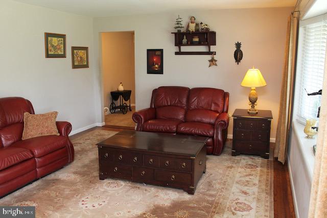 136 Keystone Road Quakertown, PA 18951 - Photo 7 of 18 Living Room