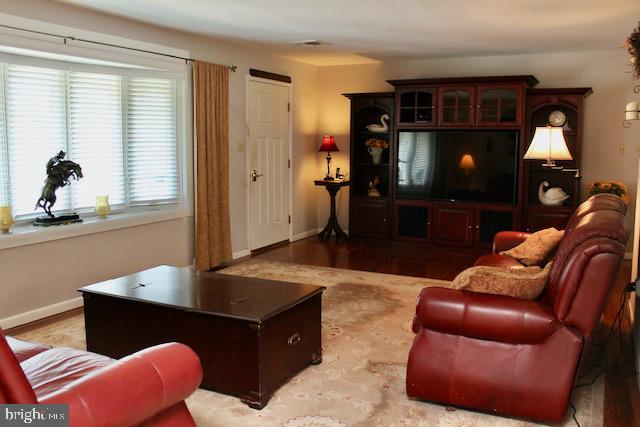 136 Keystone Road Quakertown, PA 18951 - Photo 8 of 18 Living Room