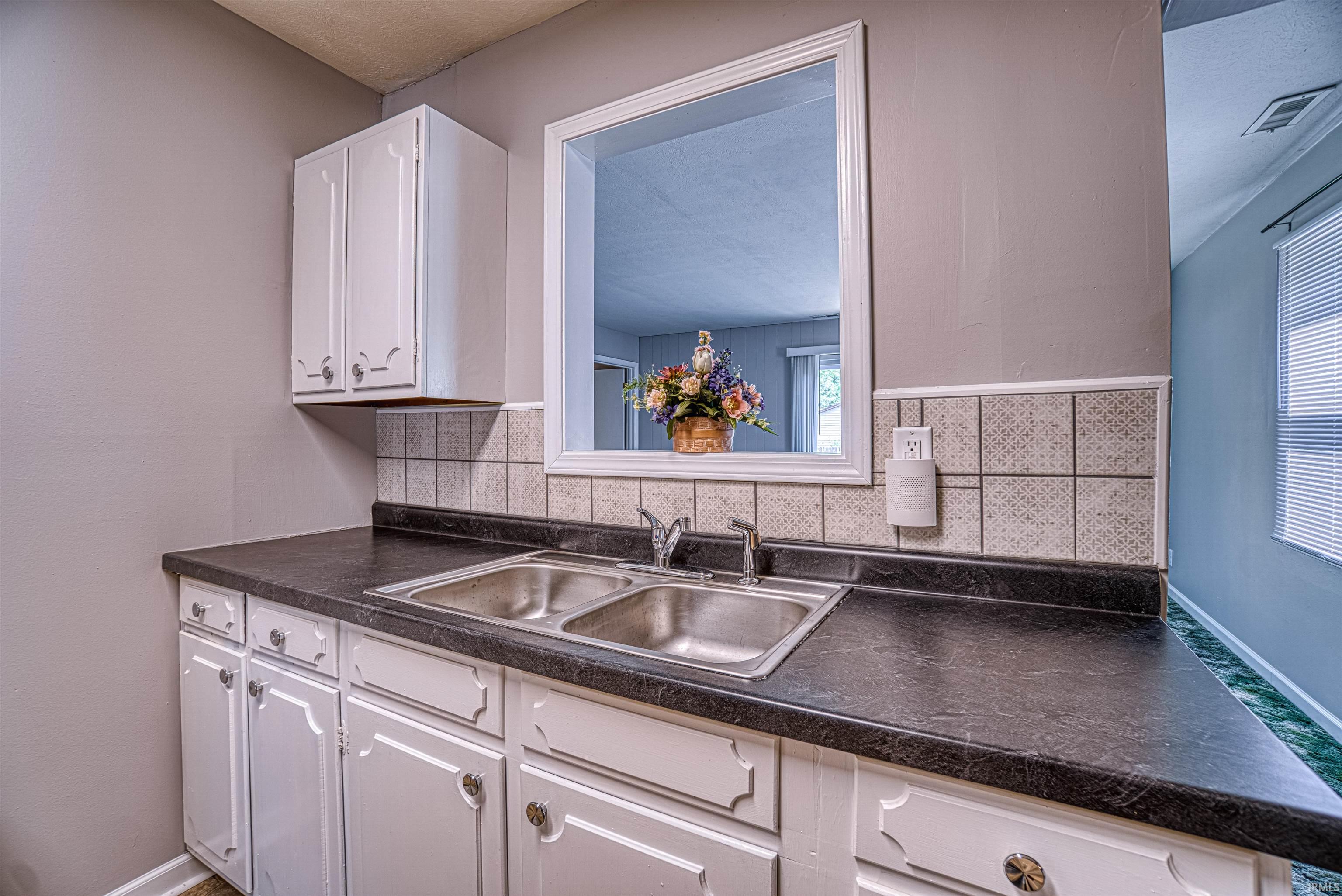 2601 Lexington Road Evansville, IN 47720 - Photo 11 of 18 Gallery Image 11