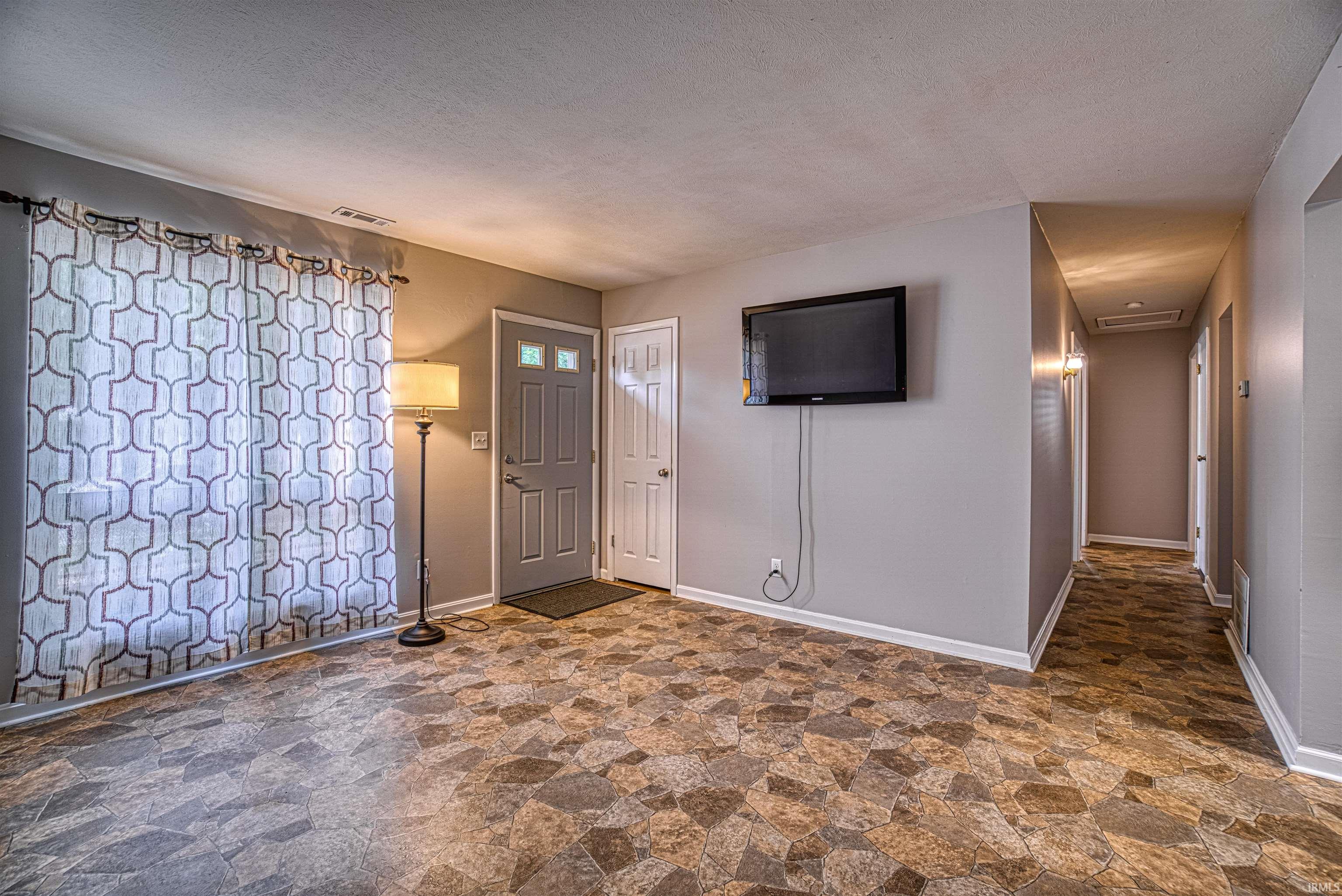 2601 Lexington Road Evansville, IN 47720 - Photo 3 of 18 Gallery Image 3