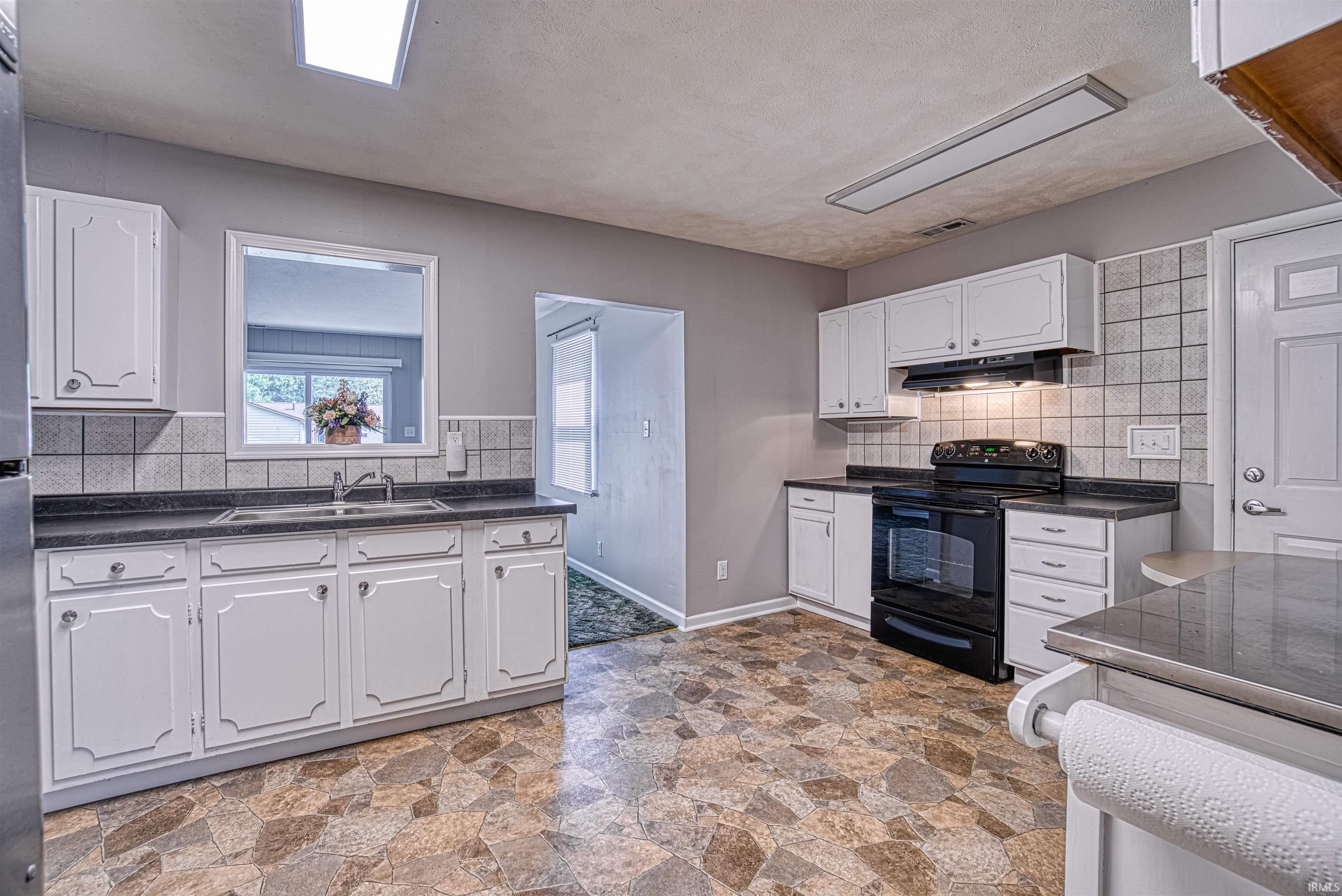 2601 Lexington Road Evansville, IN 47720 - Photo 10 of 18 Gallery Image 10