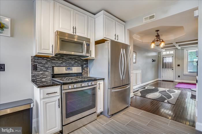 1136 Roland Heights Avenue Baltimore, MD 21211 - Photo 9 of 36 Gallery Image 9