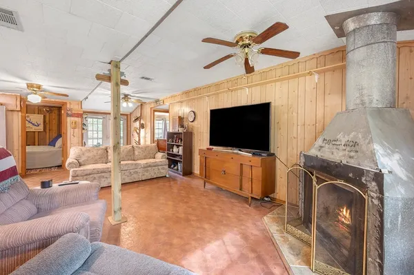 $194,900 | 388 Cr 4752 Broaddus Tx 75929, Broaddus, TX 75929