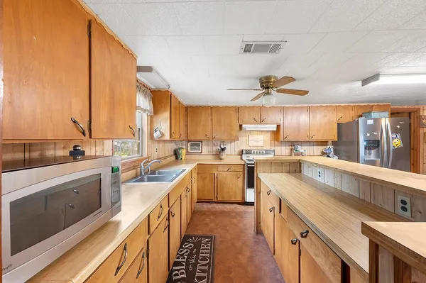 $194,900 | 388 Cr 4752 Broaddus Tx 75929, Broaddus, TX 75929
