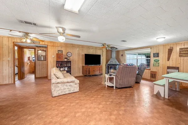 $194,900 | 388 Cr 4752 Broaddus Tx 75929, Broaddus, TX 75929