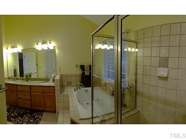 8913 Windjammer Drive Raleigh, NC 27615 - Photo 16 of 25 Master Bath/Spa