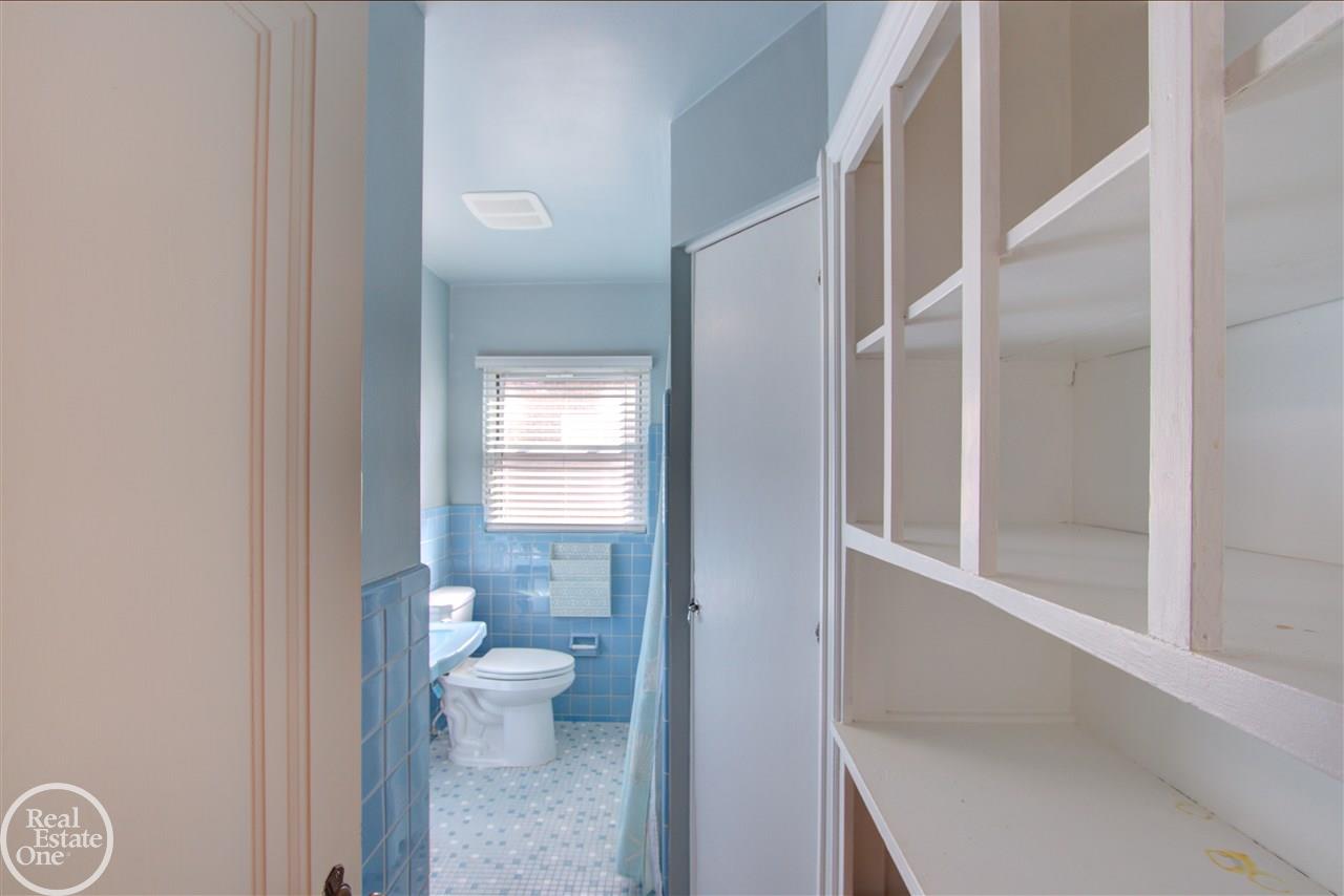 865 Barrington Road Grosse Pointe, MI 48230 - Photo 23 of 43 31370057-22.JPG