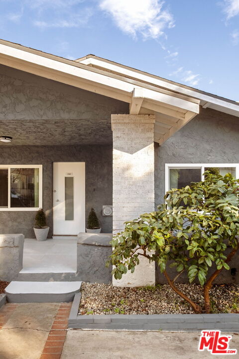 838 North Ridgewood Place Los Angeles, CA 90038 - Photo 5 of 24