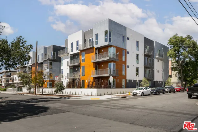 $3,427 | 5801 Camerford Avenue, Unit 310, Los Angeles, CA 90038