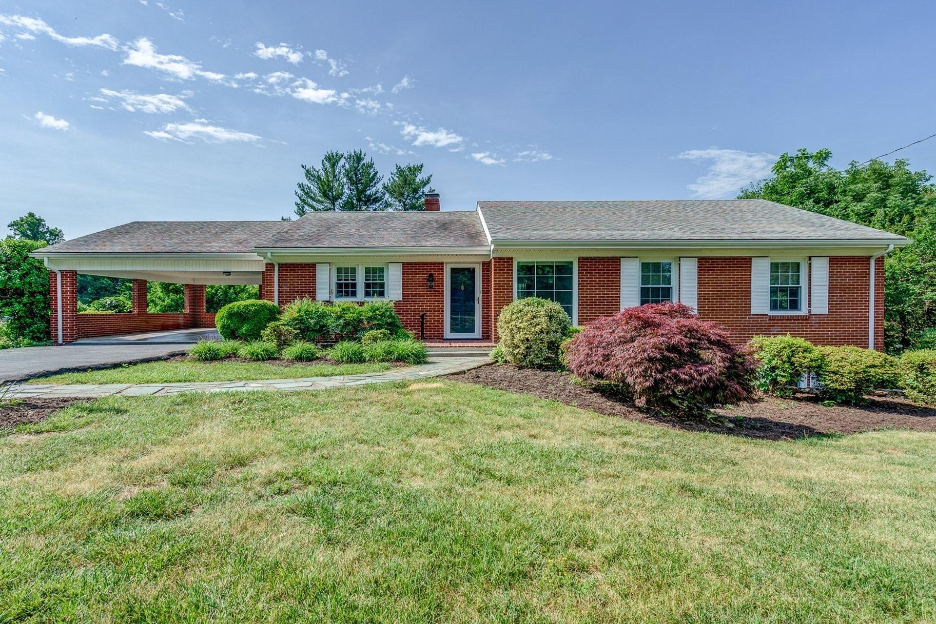 3844 Darlington Road Southwest Roanoke, VA 24018 - Photo 1 of 37 Welcome