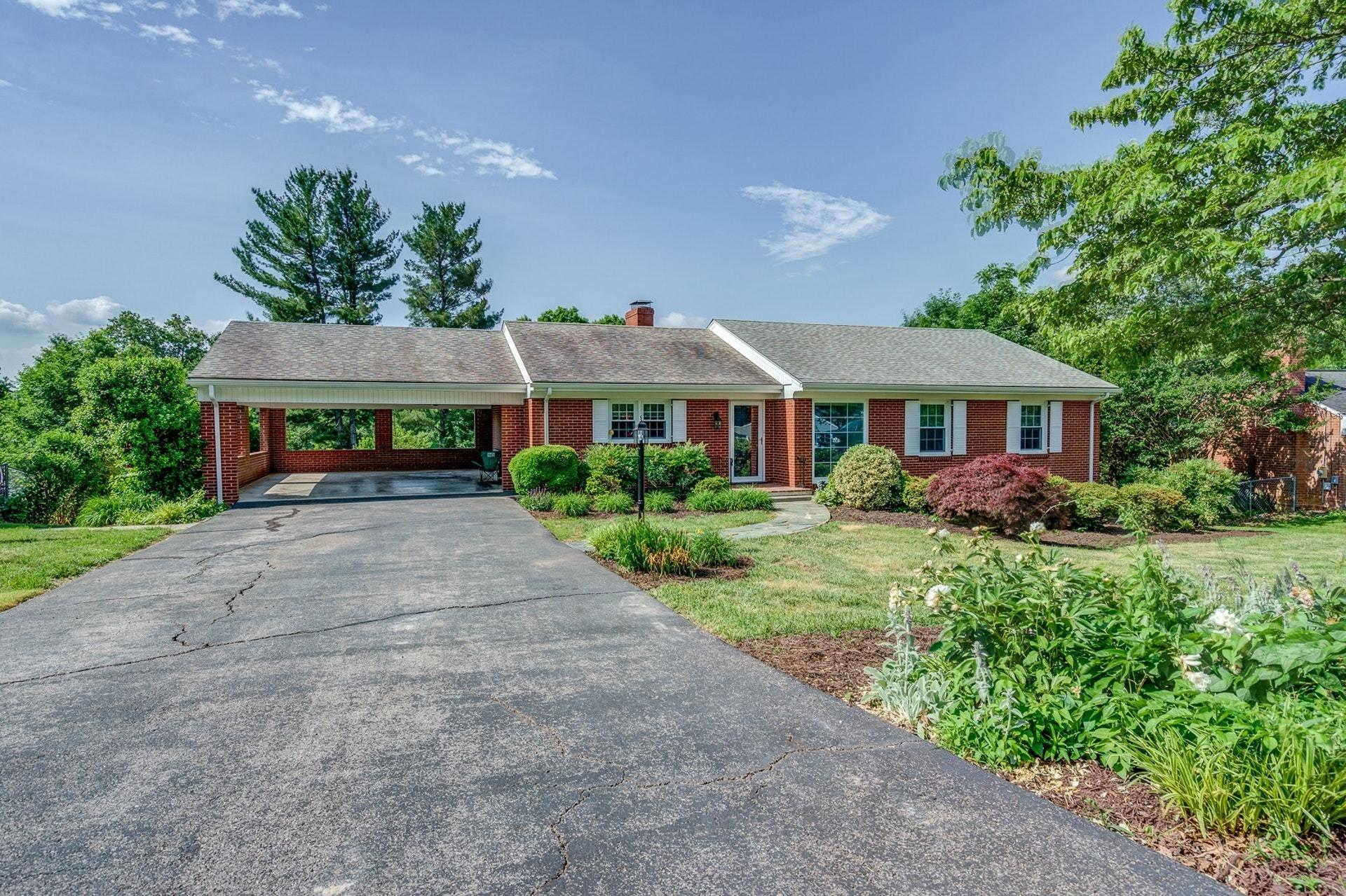 3844 Darlington Road Southwest Roanoke, VA 24018 - Photo 3 of 37 003-314168-3844 Darlington Road Southwes
