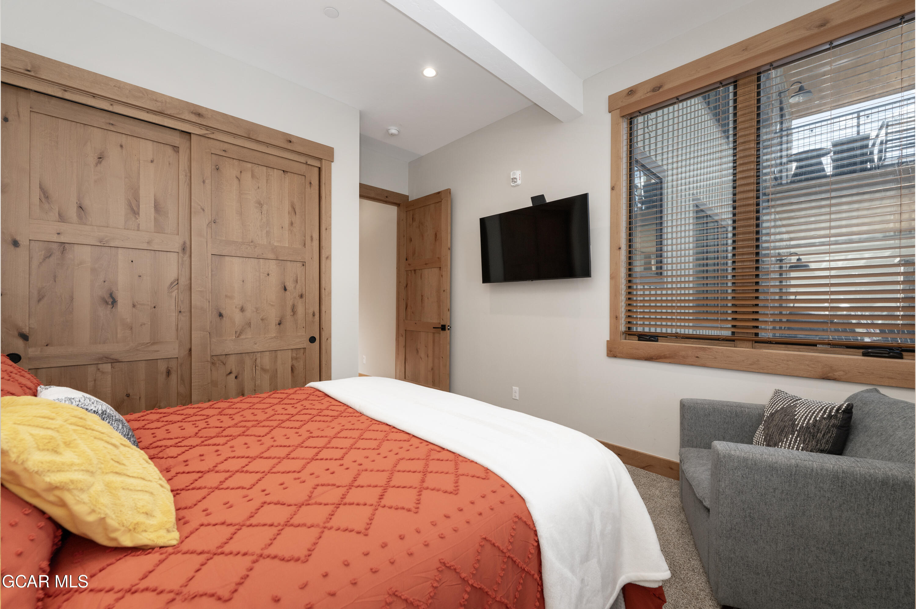 16 Springview Lane Fraser, CO 80442 - Photo 5 of 36 Guest bedroom