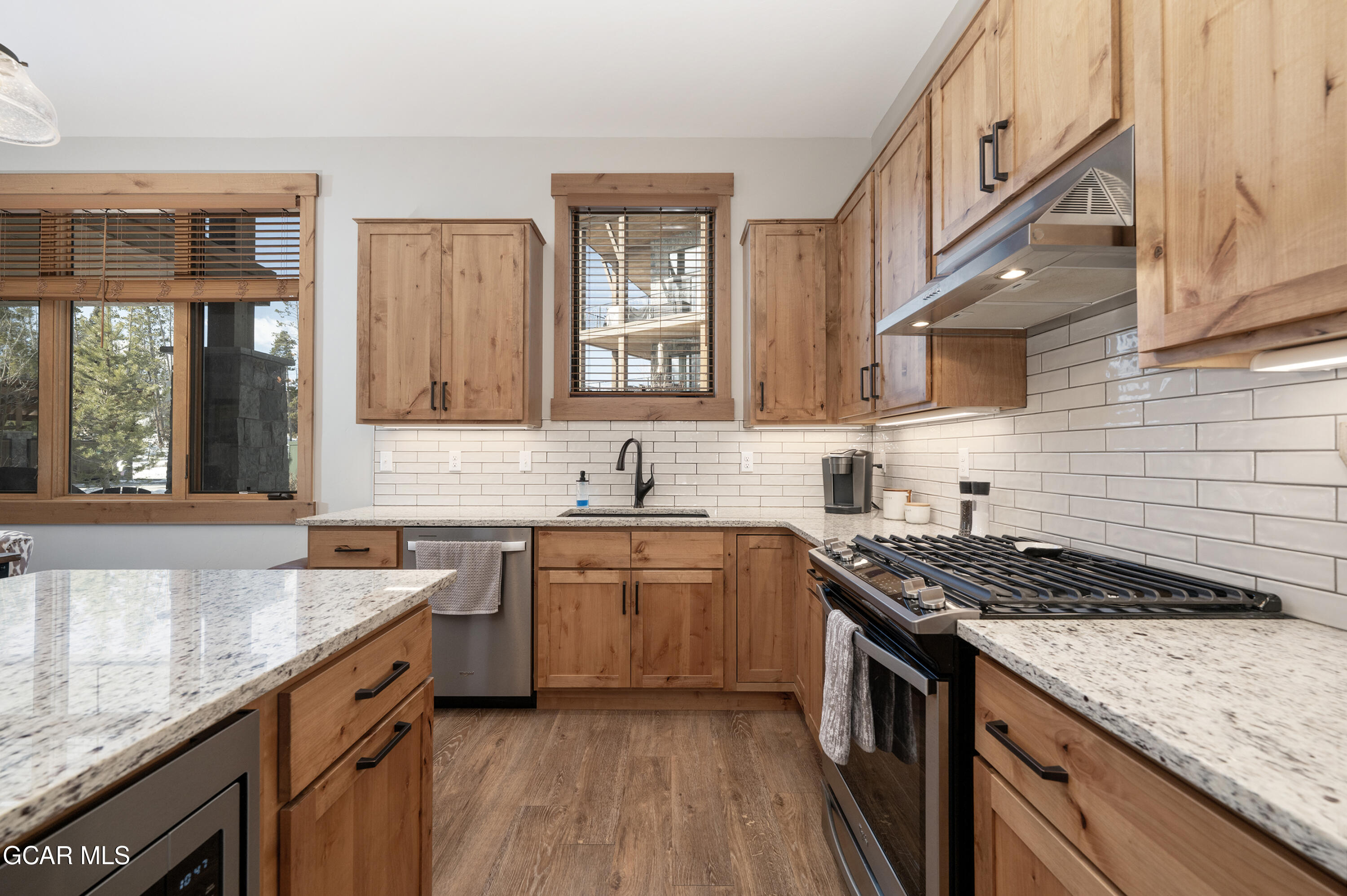 16 Springview Lane Fraser, CO 80442 - Photo 8 of 36 Large kitchen