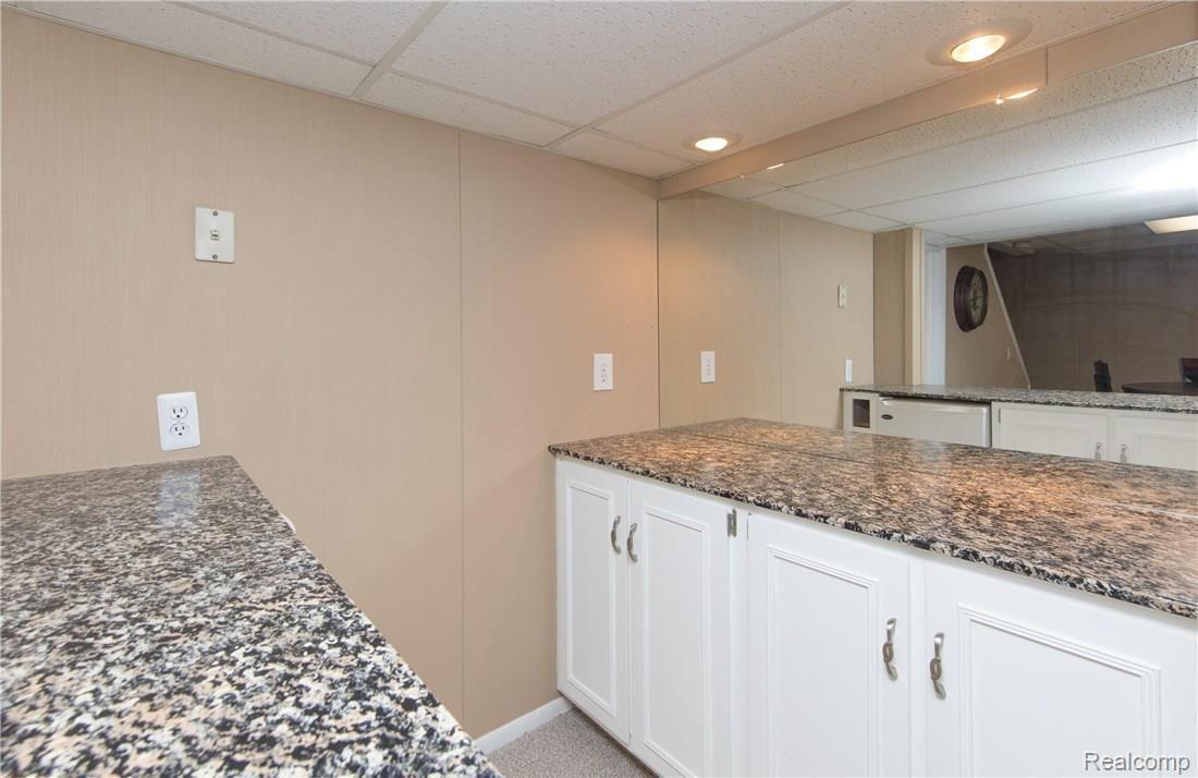 1158 Sandy Ridge Drive Rochester, MI 48306 - Photo 29 of 33 Perfect for Gatherings