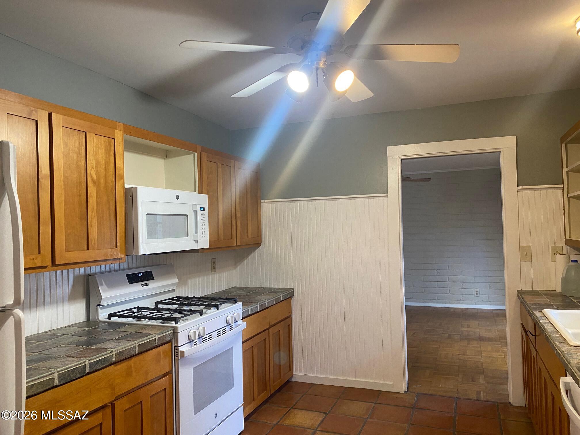 604 West Roller Coaster Road Tucson, AZ 85704 - Photo 4 of 11