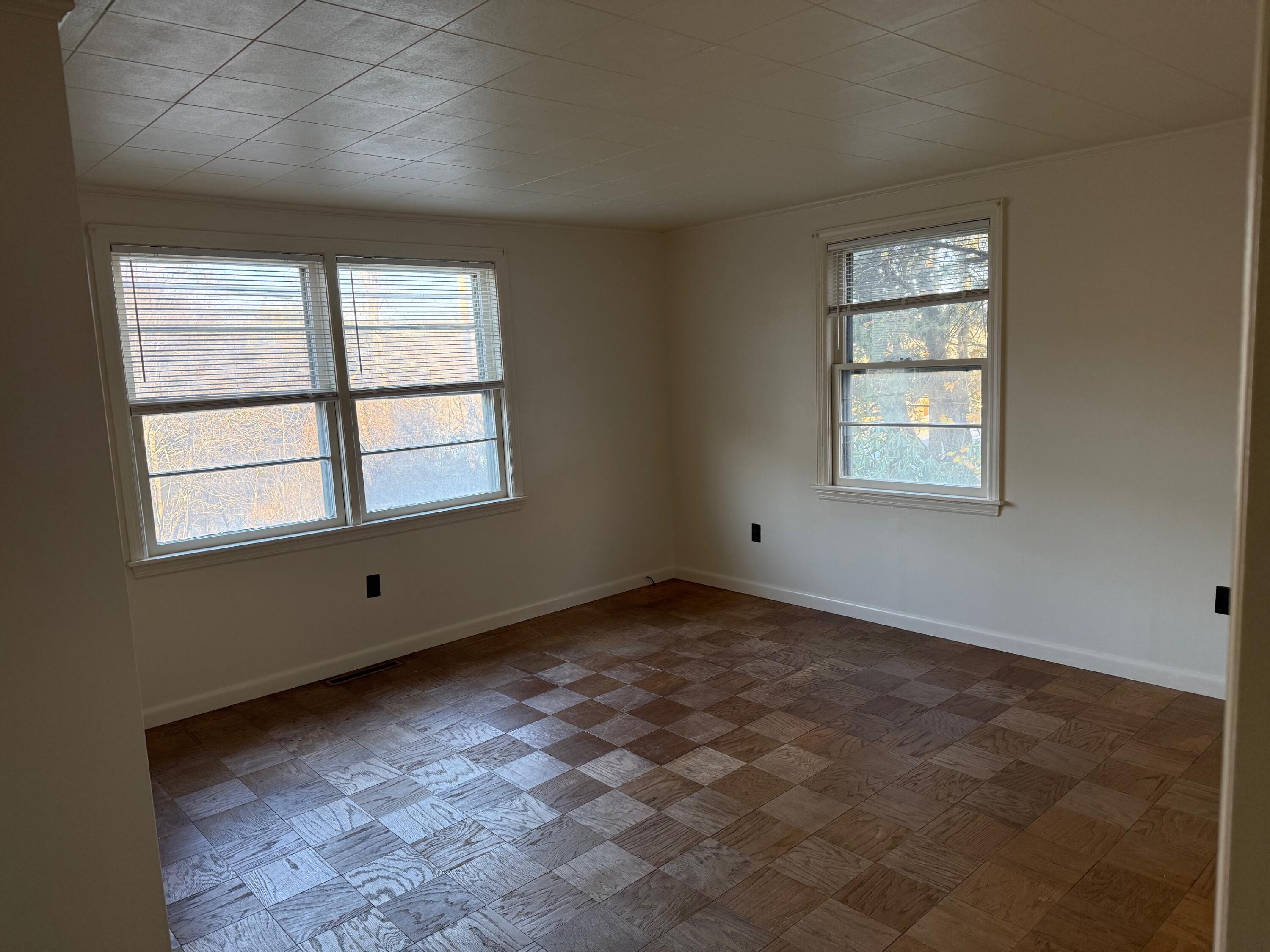 456 Water Street Ellsworth, ME 04605 - Photo 3 of 21 IMG_2313