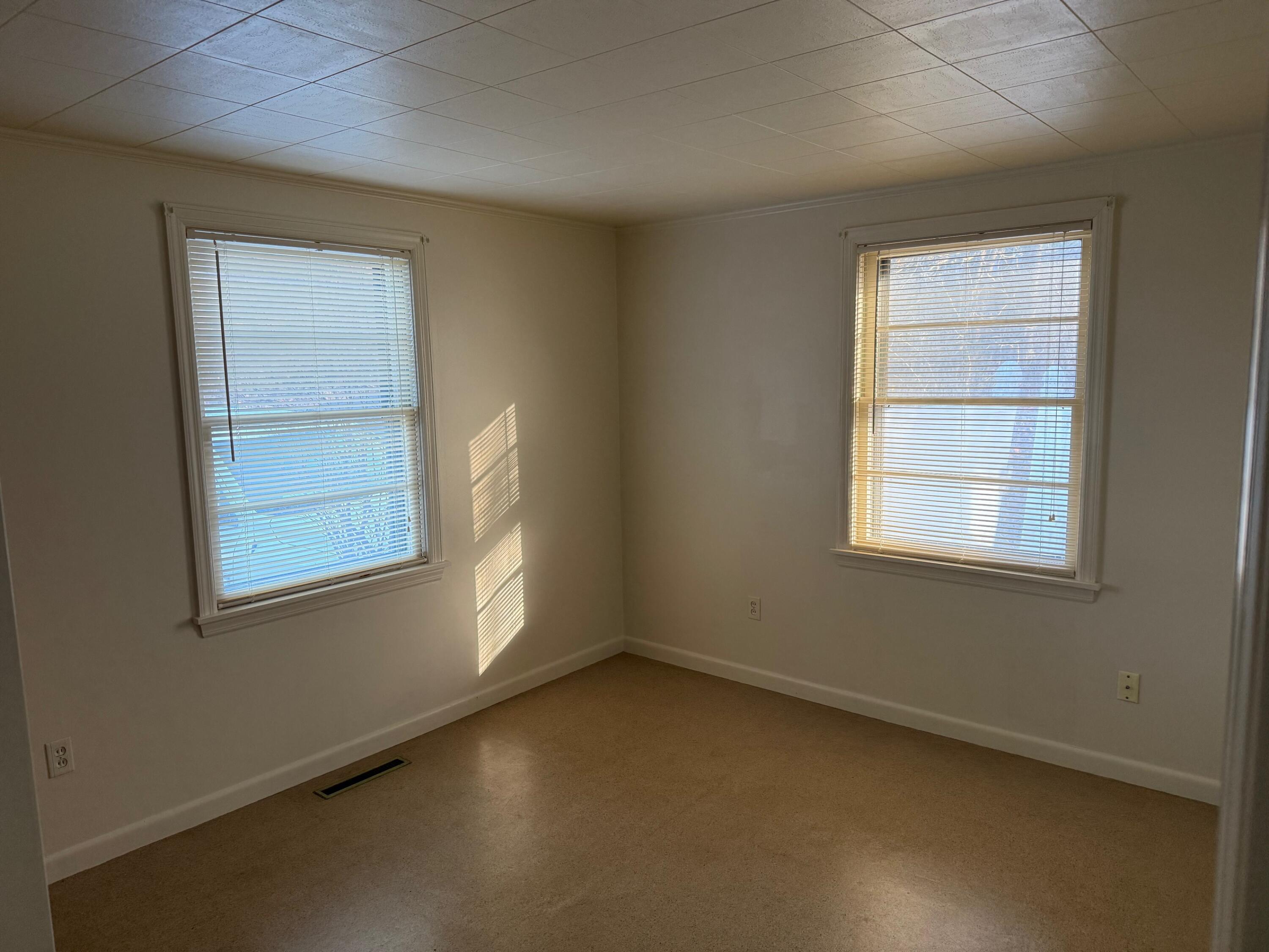 456 Water Street Ellsworth, ME 04605 - Photo 6 of 21 IMG_2316