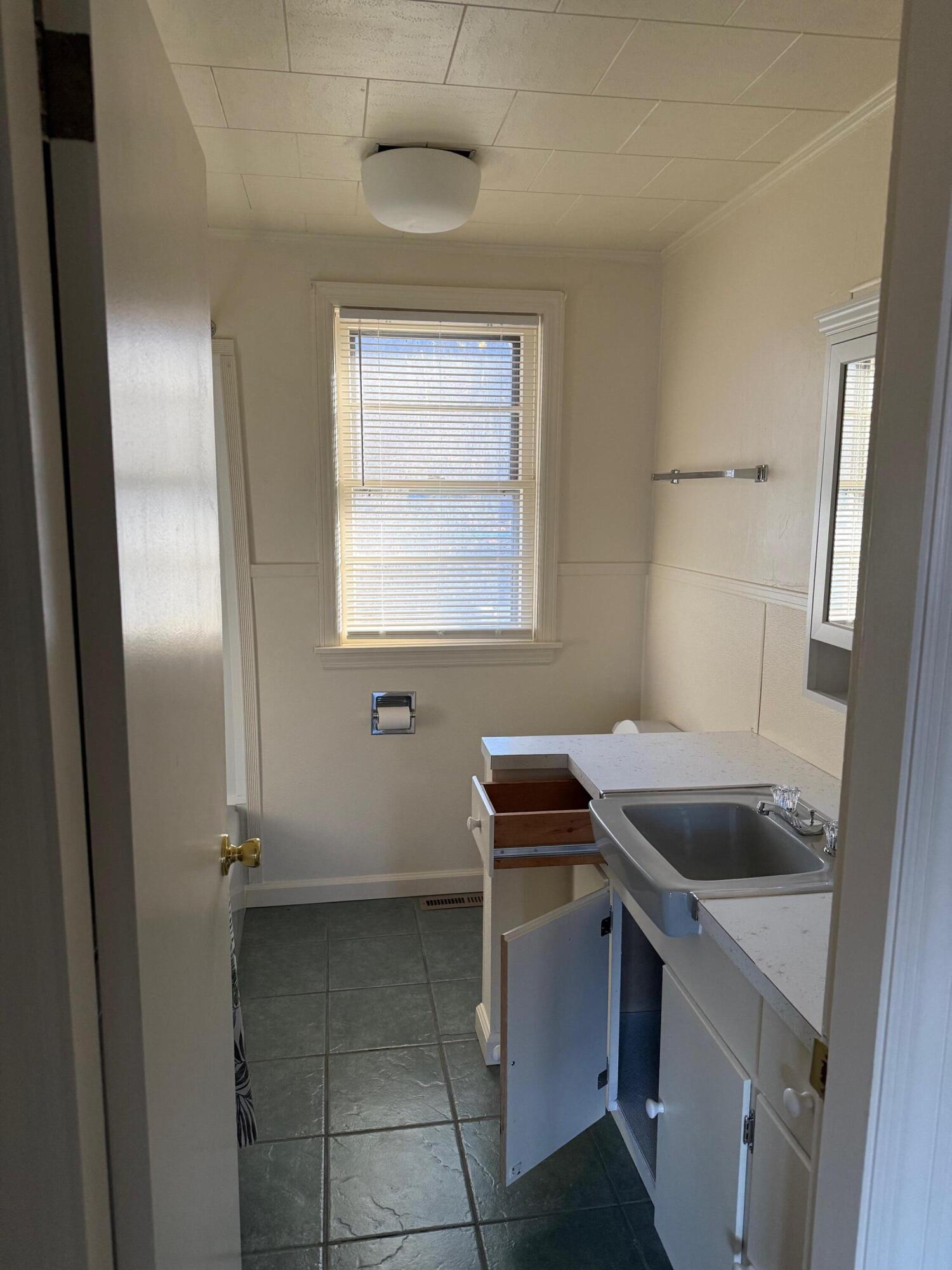 456 Water Street Ellsworth, ME 04605 - Photo 9 of 21 IMG_2319