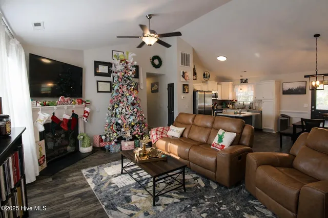 $310,000 | 502 Daisy May Place, Jacksonville, NC 28540