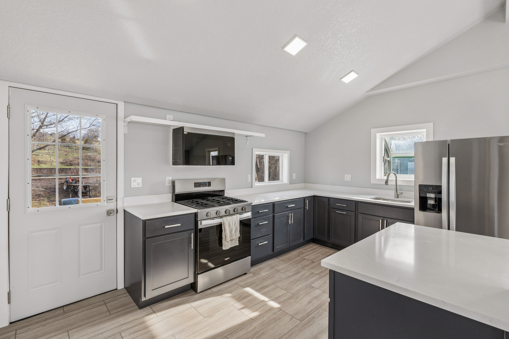 3664 Dismore Road Muscatine, IA 52761 - Photo 13 of 36