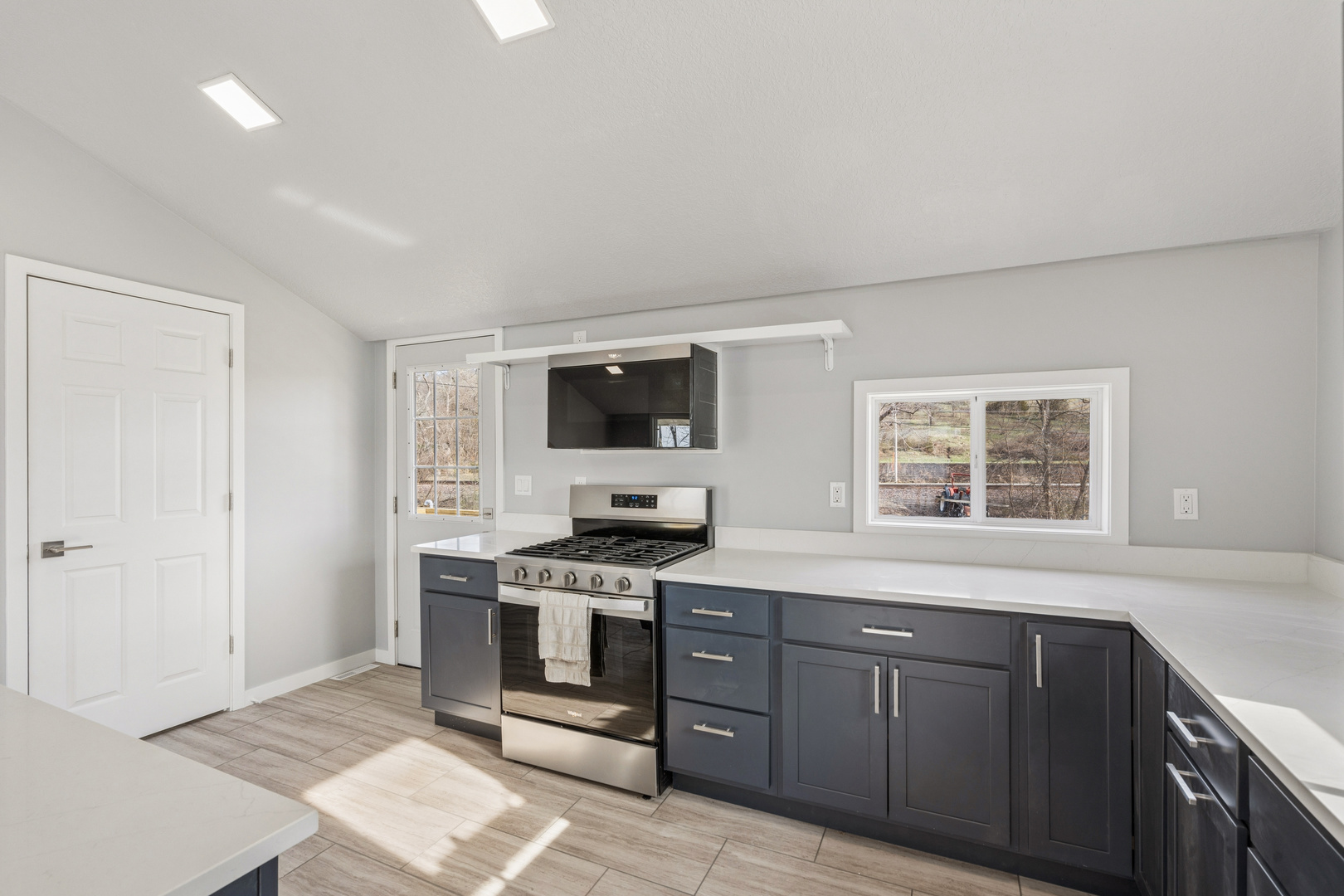 3664 Dismore Road Muscatine, IA 52761 - Photo 10 of 36