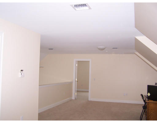 43 Summerfield Road Amherst, MA 01002 - Photo 5 of 11 Gallery Image 5