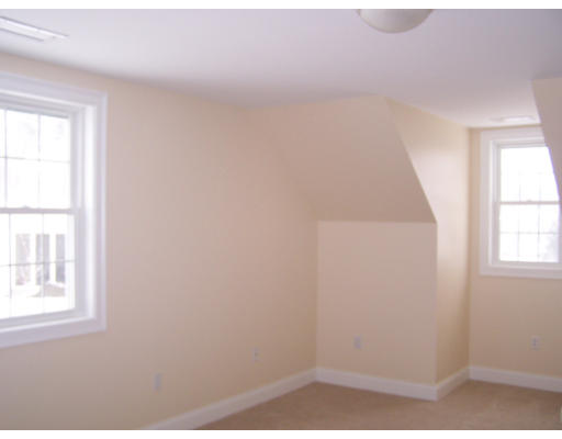 43 Summerfield Road Amherst, MA 01002 - Photo 6 of 11 Gallery Image 6