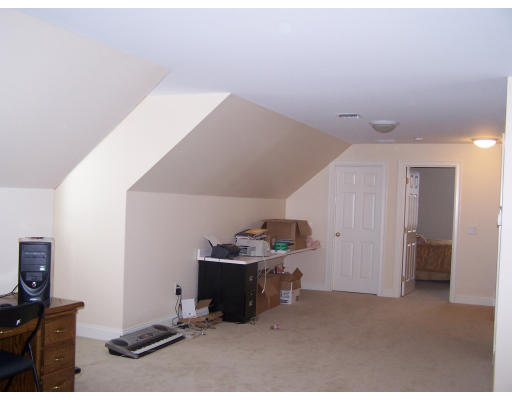 43 Summerfield Road Amherst, MA 01002 - Photo 10 of 11 Gallery Image 10