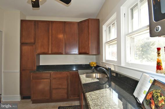 9406 North Laurel Road Laurel, MD 20723 - Photo 11 of 23 Kitchen