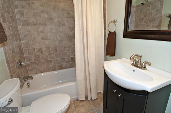 9406 North Laurel Road Laurel, MD 20723 - Photo 17 of 23 Bath