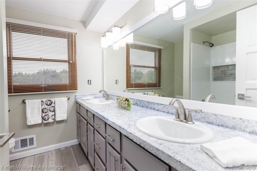 25325 Rutledge Crossing Farmington Hills, MI 48335 - Photo 34 of 56