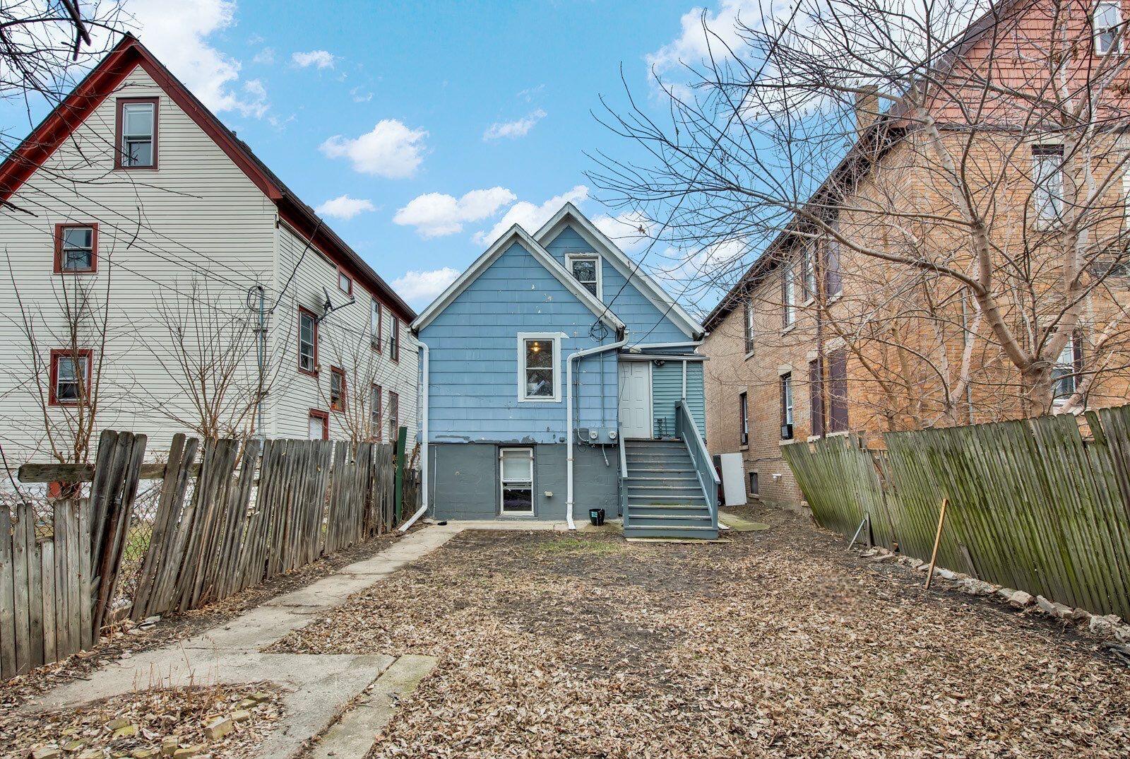 2029 South 16th Street, Unit 2031 Milwaukee, WI 53204 - Photo 7 of 7 2029 Rear