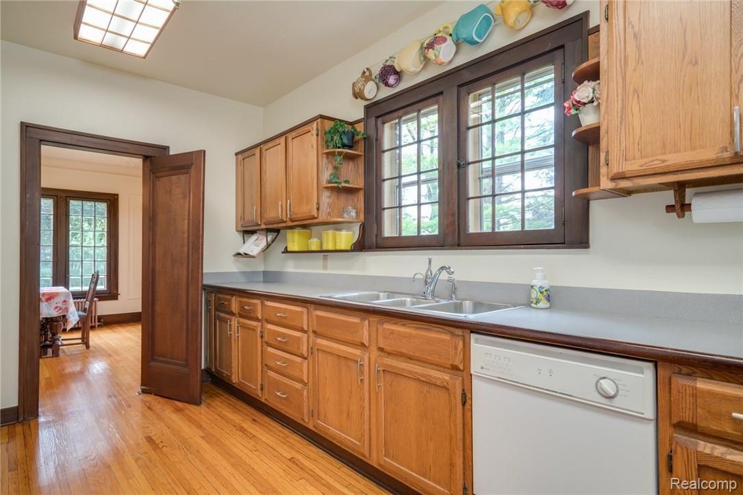 11306 Chicago Road Warren, MI 48093 - Photo 18 of 45 Chicago-17.jpg