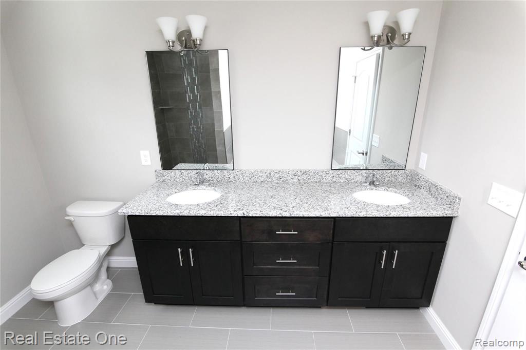 2466 Eastern Avenue Rochester Hills, MI 48307 - Photo 31 of 48