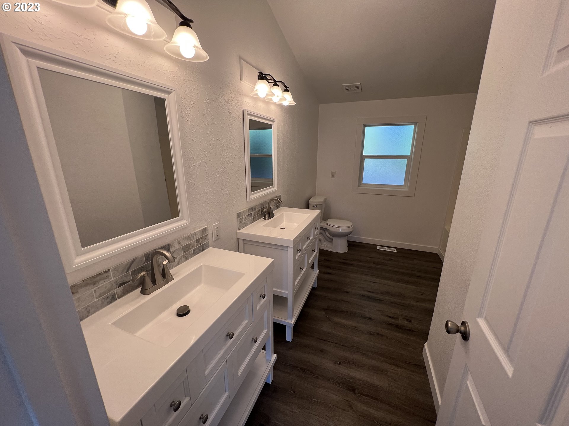 170 Fenton Avenue Molalla, OR 97038 - Photo 20 of 27 a bathroom with double vanity sinks and a mirror