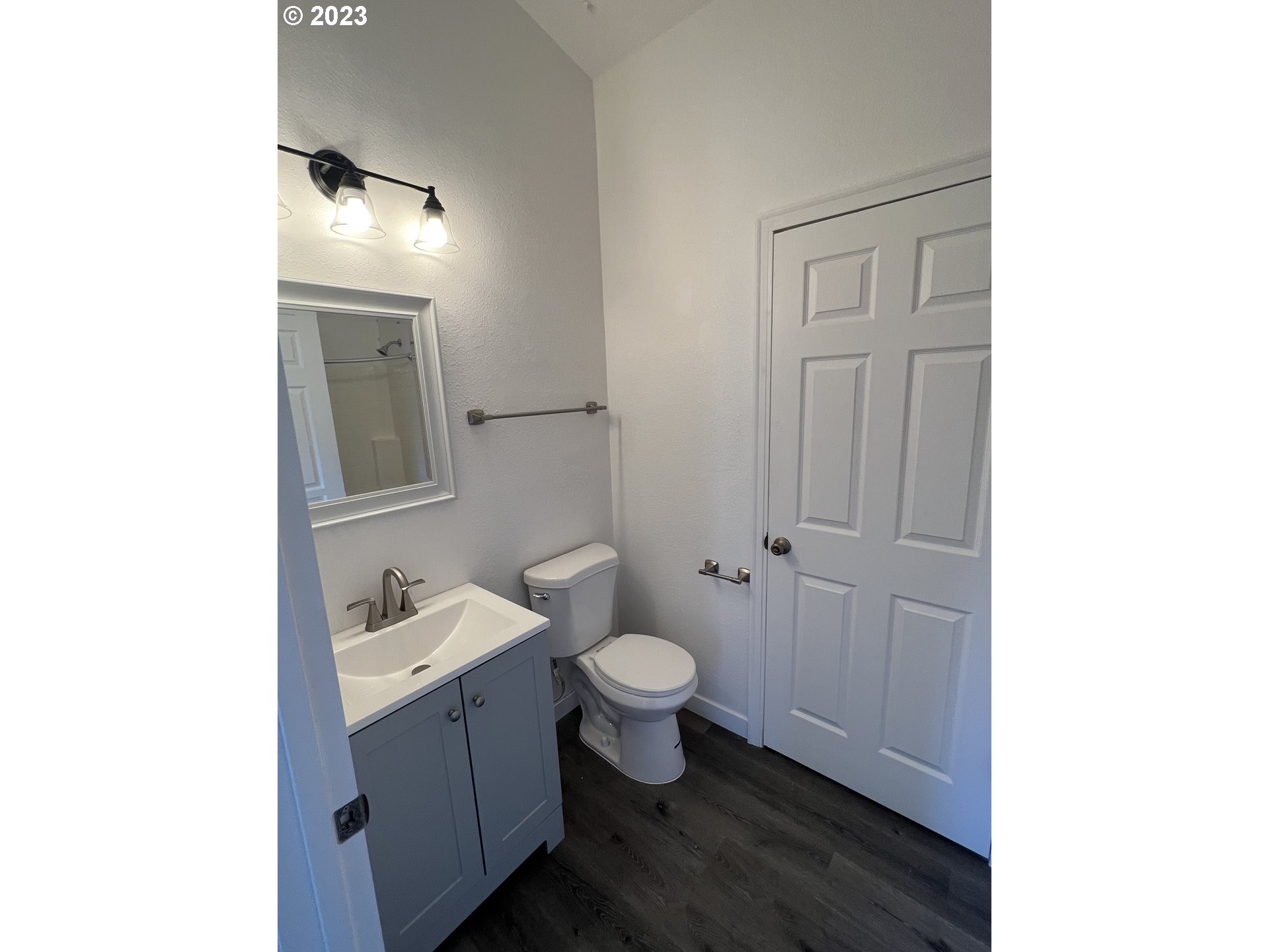 170 Fenton Avenue Molalla, OR 97038 - Photo 10 of 27 a bathroom with a toilet sink and a mirror