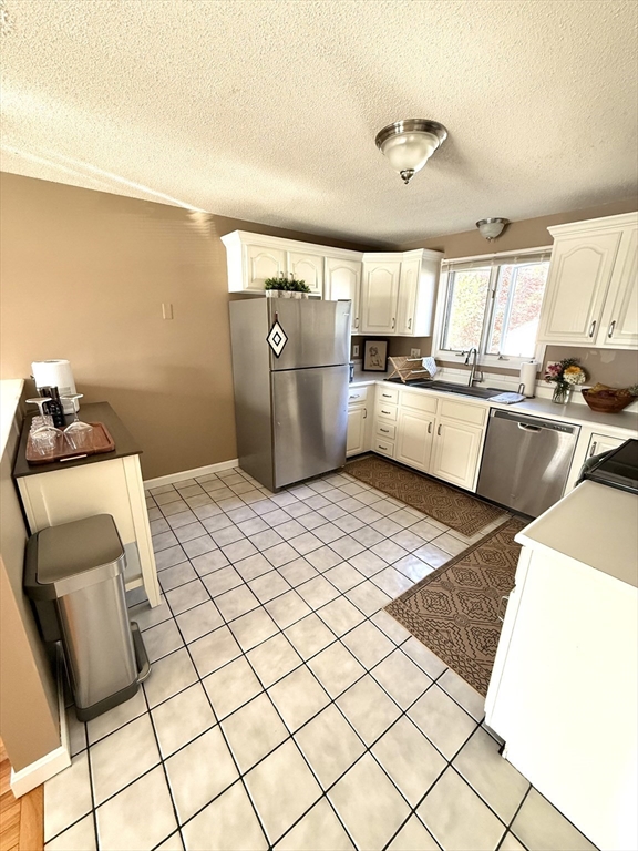 59 Chalmers Street Springfield, MA 01118 - Photo 5 of 22
