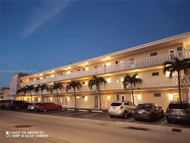 a view of a dinning tables and chairs in patio