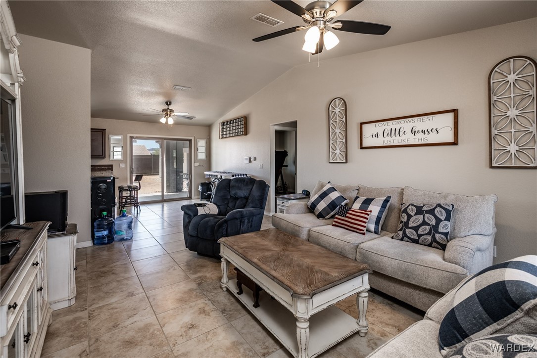 399 Mormon Flat Road Golden Valley, AZ 86413 - Photo 7 of 30 Living Room
