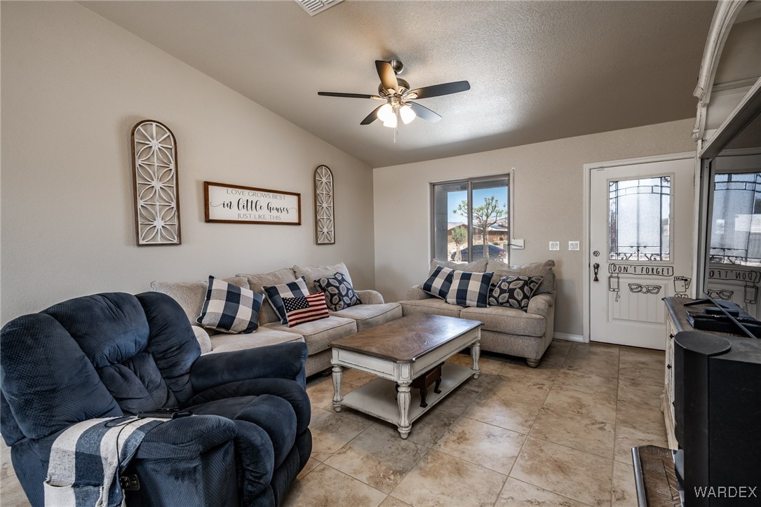 399 Mormon Flat Road Golden Valley, AZ 86413 - Photo 8 of 30 Living Room