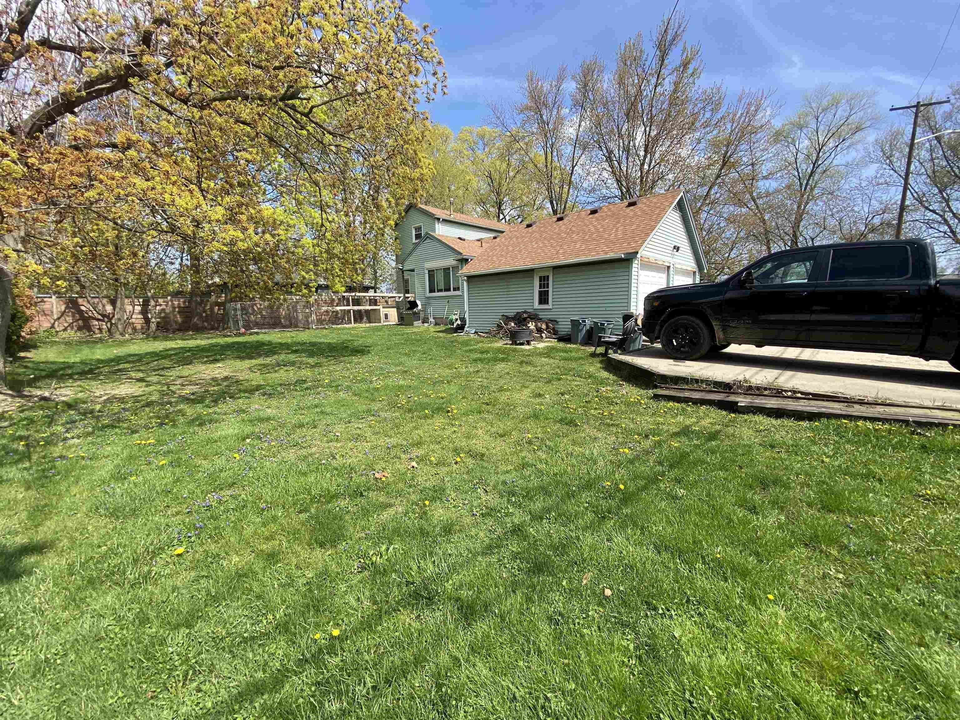 8660 Clinton River Road Sterling Heights, MI 48314 - Photo 4 of 40